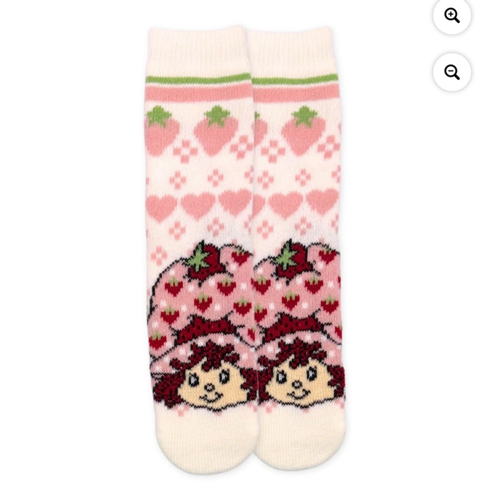 Strawberry Shortcake Women's Knit Slipper Sock and Cozy Crew Gift Set NWT - Picture 5 of 7